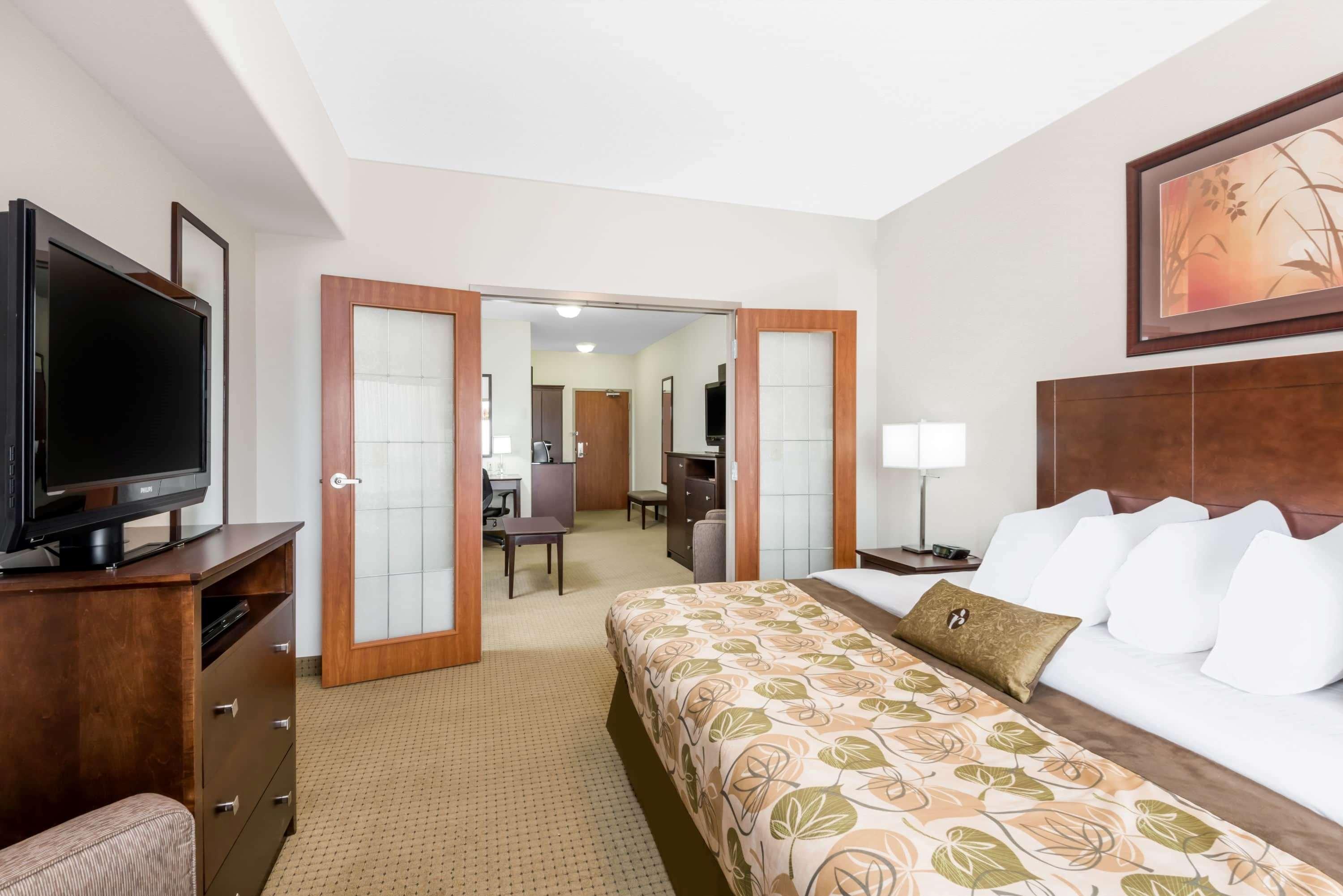 Hotel Ramada By Wyndham Olds Exterior foto